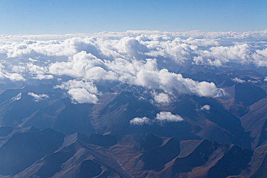 拉萨机场上空航拍青藏高原