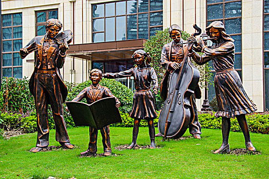 雕塑音乐一家人