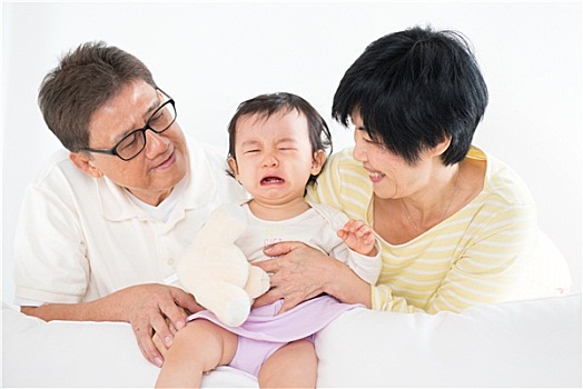 亚洲家庭,哭,婴儿