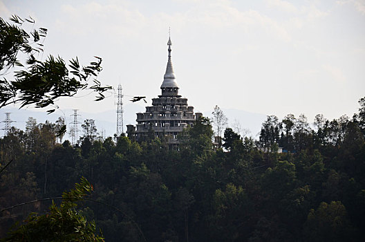 芒市大金塔