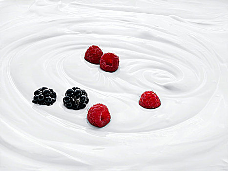 天然酸奶,树莓,黑莓