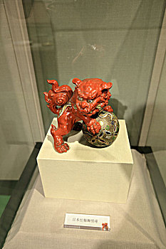 日本红釉狮绣球