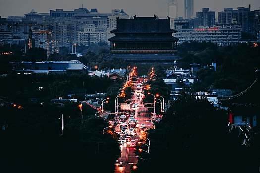 晚高峰的北京鼓楼中轴线
