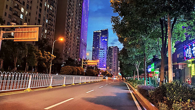 武汉市龙阳时代街道夜景