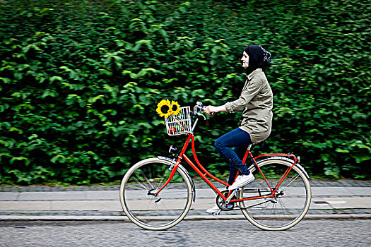 女人,围巾,自行车,手机