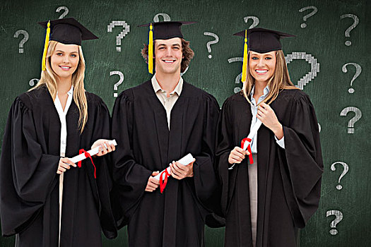 合成效果,图像,三个,学生,毕业,长袍,拿着,证书,绿色,黑板