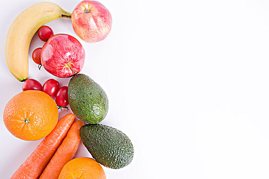健康饮食,减肥食物概念,胡萝卜,苹果,牛油果等在白色的背景上