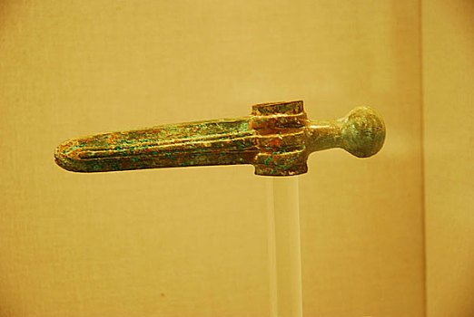 甘肃博物馆内管銎铜啄锤