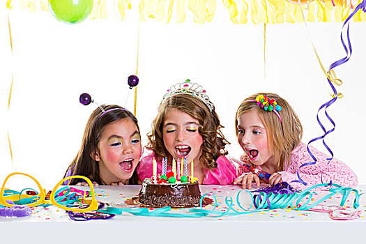 孩子,儿童,女孩,生日派对,看,兴奋,巧克力蛋糕