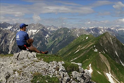 登山者,看,山脉全景,山谷,提洛尔,奥地利,欧洲