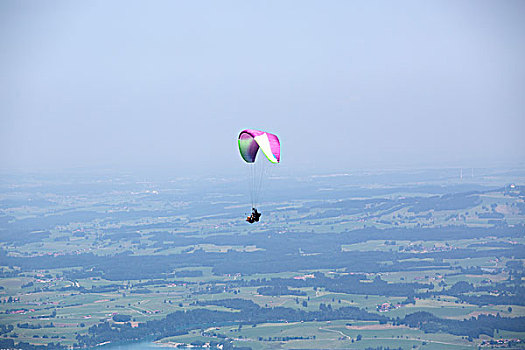 滑翔伞运动者,飞跃,巴伐利亚,山