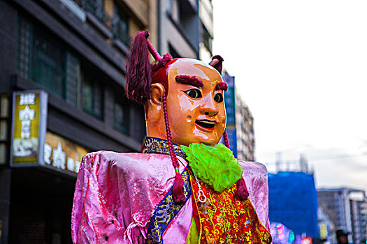 中国春节元宵节,台湾民间习俗对土地公,福德正神,有一个盛大的祈福仪式及游行,神将游行