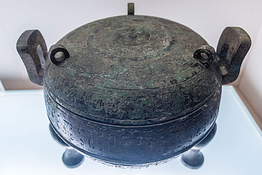 上海博物馆的战国早期交龙纹鼎