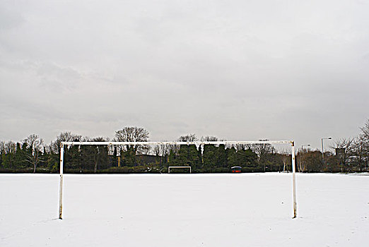 足球场,积雪