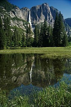 反射,瀑布,湖,上优胜美地瀑布,优胜美地国家公园,加利福尼亚,美国