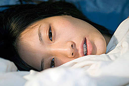 年轻,亚洲女性,躺着,床,肖像