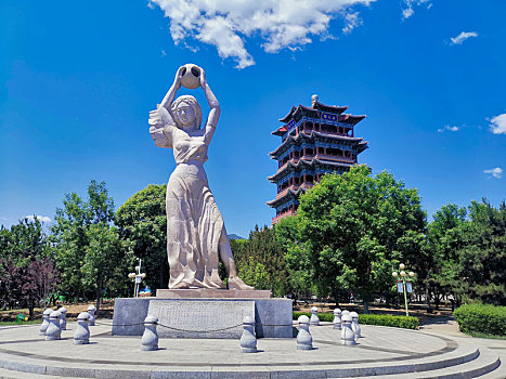 北京门头沟永定楼和永定河母亲雕像