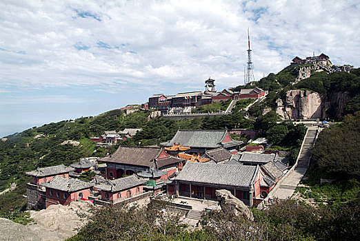 山东泰山上的寺院