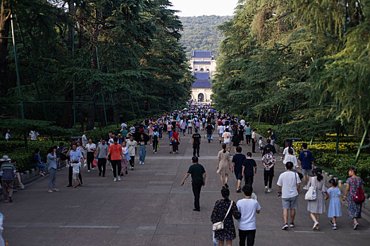 江苏省南京市中山陵牌坊内,陵门前的墓道