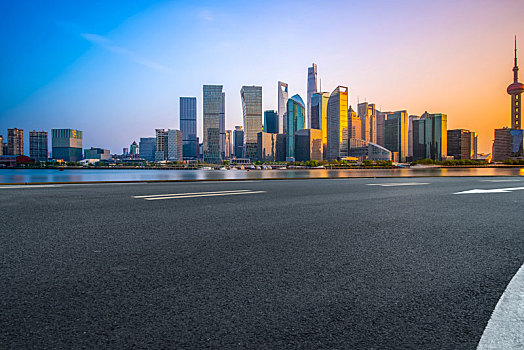 道路交通和上海陆家嘴建筑夜景