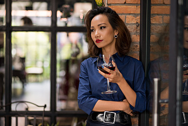 优雅,魅力,女人,红酒杯,餐馆_高清图片_全景视觉