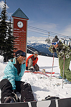 年轻,亚洲女性,滑雪者,滑雪板玩家,惠斯勒山,不列颠哥伦比亚省,加拿大