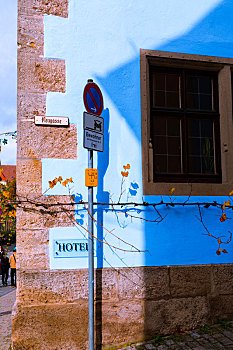德国罗腾堡童话镇街道上美丽的转角