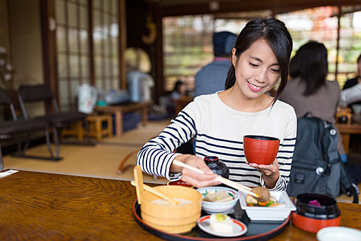 女人,日本人,食物,室内,餐馆