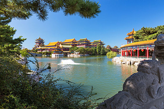 中国山东省蓬莱三仙山景区方壶胜境水景园林景观