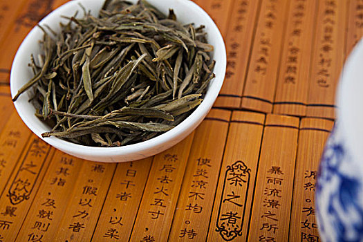 许甘露：为亿万群众欢度春节提供良好社会治安环境