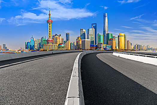 道路路面和上海陆家嘴金融中心建筑群