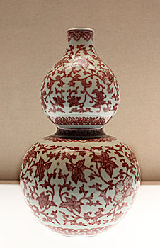 釉里红折枝花果纹葫芦瓶,清,乾隆
