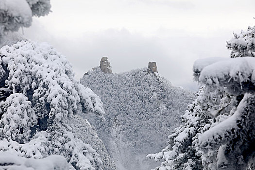 雪后华山宛如画