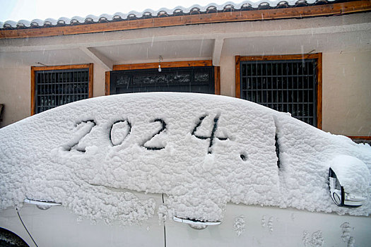 重庆酉阳,千氹田边飞白雪