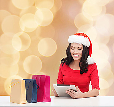 圣诞节,科技,人,概念,微笑,女人,圣诞老人,帽子,购物袋,平板电脑,电脑,上方,米色,背景
