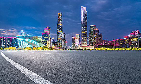 城市广场道路和广州建筑夜景