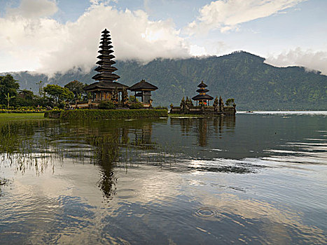 水岸,庙宇,普拉布拉坦寺,布拉坦湖,巴厘岛,印度尼西亚
