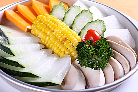 鲜鱼汤浸盘菜