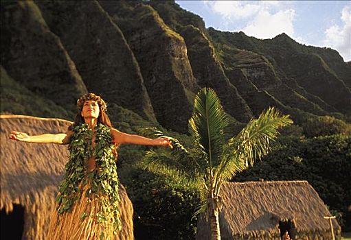 夏威夷,瓦胡岛,女人,跳舞,草裙舞,山峦,草,小屋,棕榈树