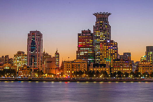 上海外滩万国建筑博览群和城市天际线夜景