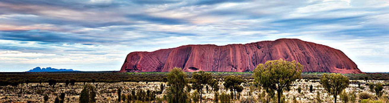 乌卢鲁巨石,石头,奥尔加,地平线,乌卢鲁卡塔曲塔国家公园,北领地州,澳大利亚