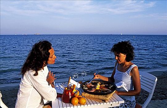 人,吃饭,拌饭,干盐湖,伊比沙岛,巴利阿里群岛,西班牙