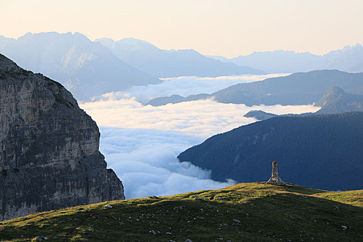 三峰山,拉瓦莱多