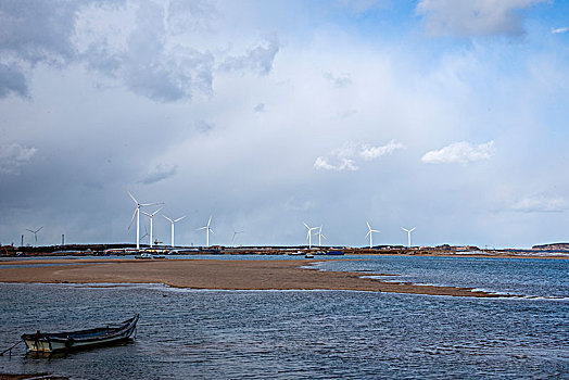 山东威海荣成环海公路海边渔船