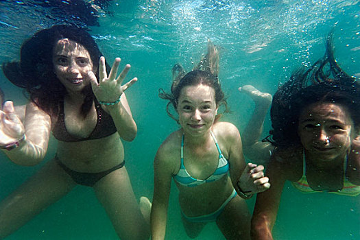 三个女孩,水,马拉加,安达卢西亚,西班牙