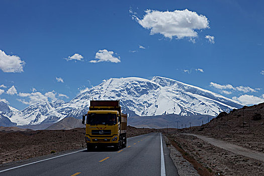 新疆中巴公路
