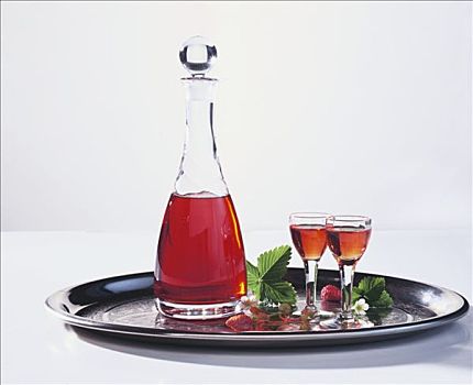 野草莓,利口酒,玻璃瓶,玻璃杯,托盘