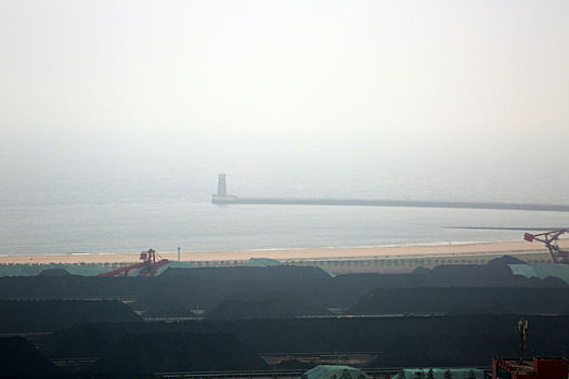 山东省日照市,寒潮即将来袭,港口煤炭,铁矿石运输繁忙有序
