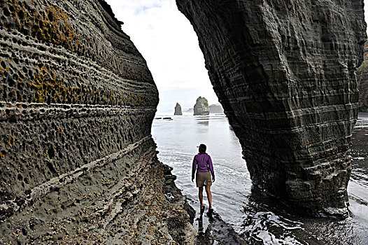 美女,探索,海滩,岩石构造,北岛,新西兰