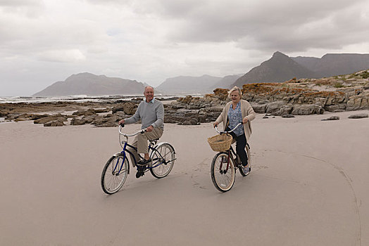 高兴,老年,夫妻,骑自行车,海滩